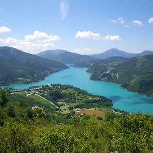 https://chezlesmarmottes.fr-provencehotel.com