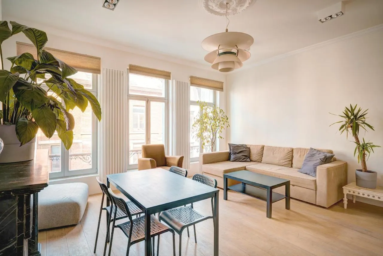 The Bright Stone Lodge. Heart Of Antwerp location